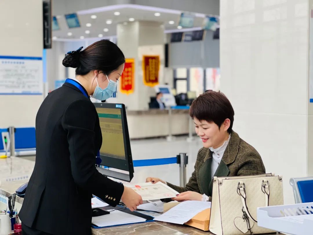 【优化营商环境】威海临港区综合受理窗口用精致服务 换来群众“最美微笑”休闲区蓝鸢梦想 - Www.slyday.coM 【优化营商环境】威海临港区综合受理窗口用精致服务 换来群众“最美微笑”休闲区蓝鸢梦想 - Www.slyday.coM