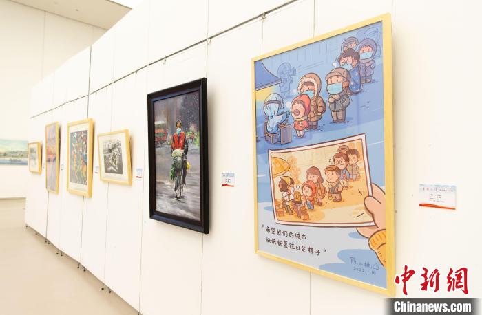 7日，“幸福天津”美術攝影作品展在天津美術館展出?！⊥踉谟?攝