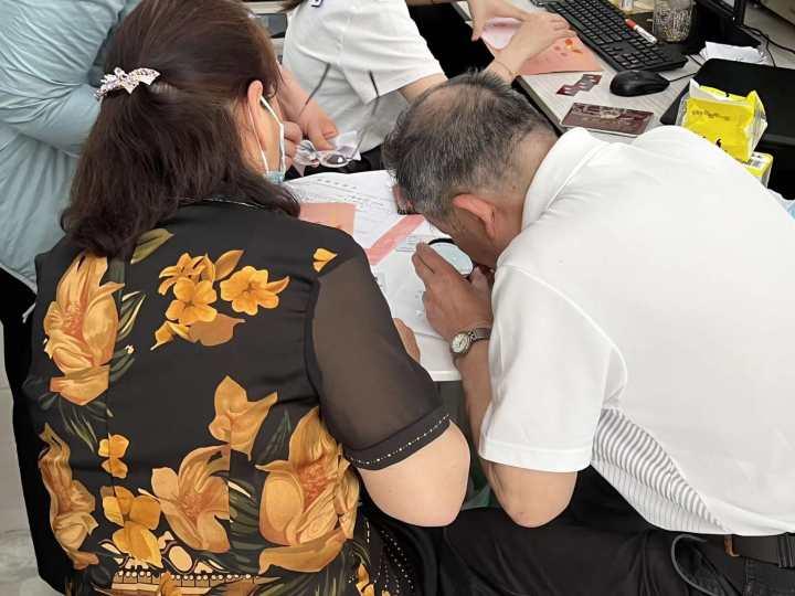 现场好甜!杭州这家小店要红,聋人摄影师接到新业务:为“老新人”拍结婚照休闲区蓝鸢梦想 - Www.slyday.coM 现场好甜!杭州这家小店要红,聋人摄影师接到新业务:为“老新人”拍结婚照休闲区蓝鸢梦想 - Www.slyday.coM