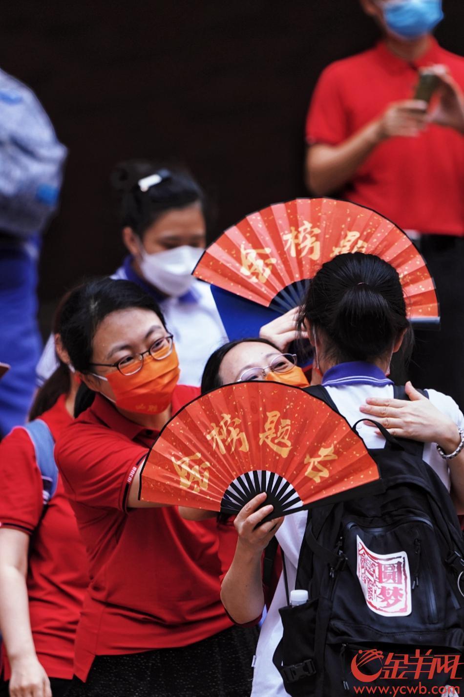 【图集+视频】广东70.2万学子赶赴高考,直击第一现场!休闲区蓝鸢梦想 - Www.slyday.coM 【图集+视频】广东70.2万学子赶赴高考,直击第一现场!休闲区蓝鸢梦想 - Www.slyday.coM