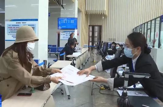 【优化营商环境】威海临港区综合受理窗口用精致服务 换来群众“最美微笑”休闲区蓝鸢梦想 - Www.slyday.coM 【优化营商环境】威海临港区综合受理窗口用精致服务 换来群众“最美微笑”休闲区蓝鸢梦想 - Www.slyday.coM