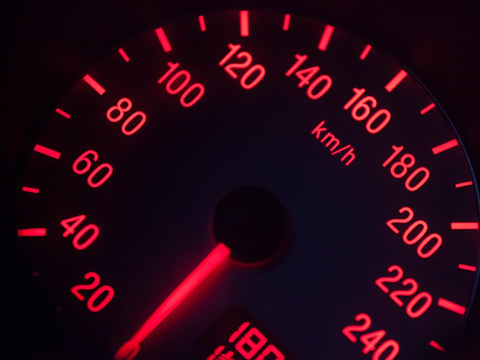 “撒钱”抢救车市 拉动百万年销谁将受益？