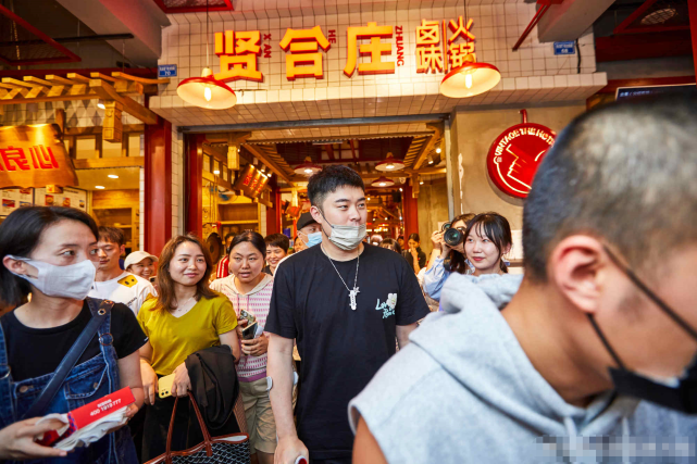 陈赫退股贤合庄被质疑跑路,现遭官媒点名,陈赫未回应却偷发律师函休闲区蓝鸢梦想 - Www.slyday.coM 陈赫退股贤合庄被质疑跑路,现遭官媒点名,陈赫未回应却偷发律师函休闲区蓝鸢梦想 - Www.slyday.coM