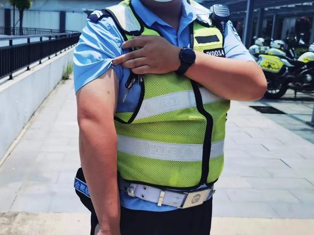 合肥一六八中学考场外,这条胳膊看着让人心疼休闲区蓝鸢梦想 - Www.slyday.coM 合肥一六八中学考场外,这条胳膊看着让人心疼休闲区蓝鸢梦想 - Www.slyday.coM