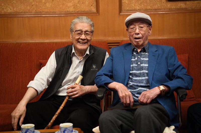 媒体:蓝天野在睡梦中离世,前几日从医院回家后便很少进食休闲区蓝鸢梦想 - Www.slyday.coM 媒体:蓝天野在睡梦中离世,前几日从医院回家后便很少进食休闲区蓝鸢梦想 - Www.slyday.coM