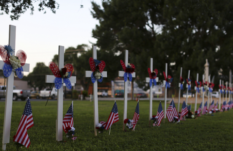 美国多地举行得州小学枪击案悼念活动（资料图）