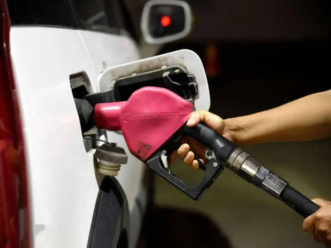 油价或将“十连涨”，十来万预算，低油耗混动车型该怎么选？