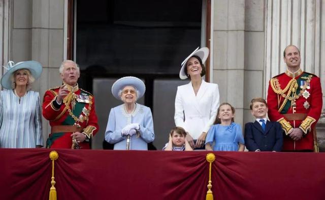 英国女王登基70周年:虚位元首如何赢得人气,百年后王室路在何方休闲区蓝鸢梦想 - Www.slyday.coM 英国女王登基70周年:虚位元首如何赢得人气,百年后王室路在何方休闲区蓝鸢梦想 - Www.slyday.coM