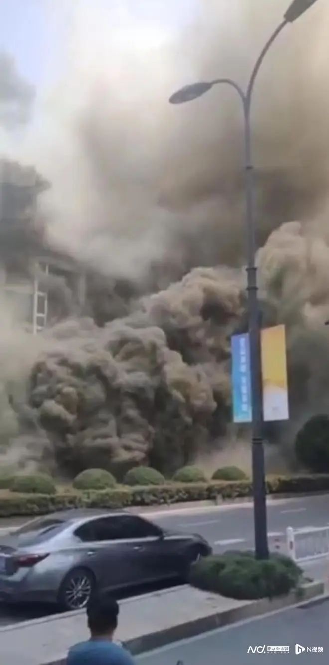 临平火灾救援最新情况公布:现场已搜救出8名伤员,初步判断为施工过程操作不当休闲区蓝鸢梦想 - Www.slyday.coM 临平火灾救援最新情况公布:现场已搜救出8名伤员,初步判断为施工过程操作不当休闲区蓝鸢梦想 - Www.slyday.coM