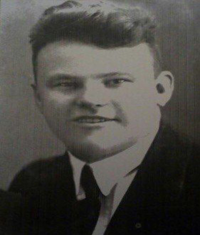 77年前一飞行员失踪,发现时胸口有22毫米大洞,配枪像新的一样休闲区蓝鸢梦想 - Www.slyday.coM 77年前一飞行员失踪,发现时胸口有22毫米大洞,配枪像新的一样休闲区蓝鸢梦想 - Www.slyday.coM