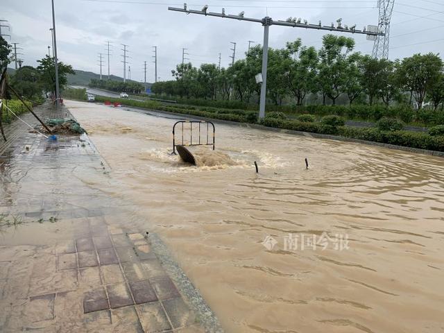 积水难消、车辆被泡……柳州今早的强降雨,导致多个低洼路段出现险情休闲区蓝鸢梦想 - Www.slyday.coM 积水难消、车辆被泡……柳州今早的强降雨,导致多个低洼路段出现险情休闲区蓝鸢梦想 - Www.slyday.coM