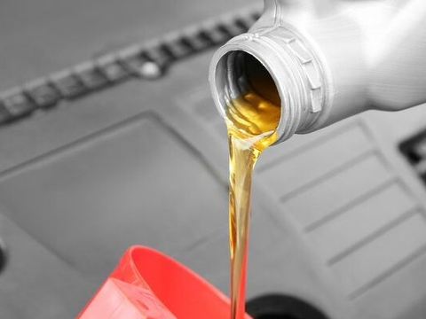 全合成机油1年跑了4000公里，有必要换机油吗？老司机说了实话