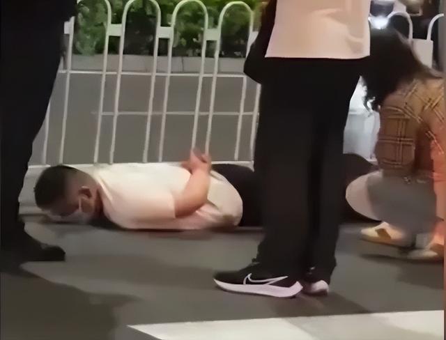 唐山烧烤店打人案已抓获8人 主犯陈某和刘某有前科曾因打人被抓休闲区蓝鸢梦想 - Www.slyday.coM 唐山烧烤店打人案已抓获8人 主犯陈某和刘某有前科曾因打人被抓休闲区蓝鸢梦想 - Www.slyday.coM