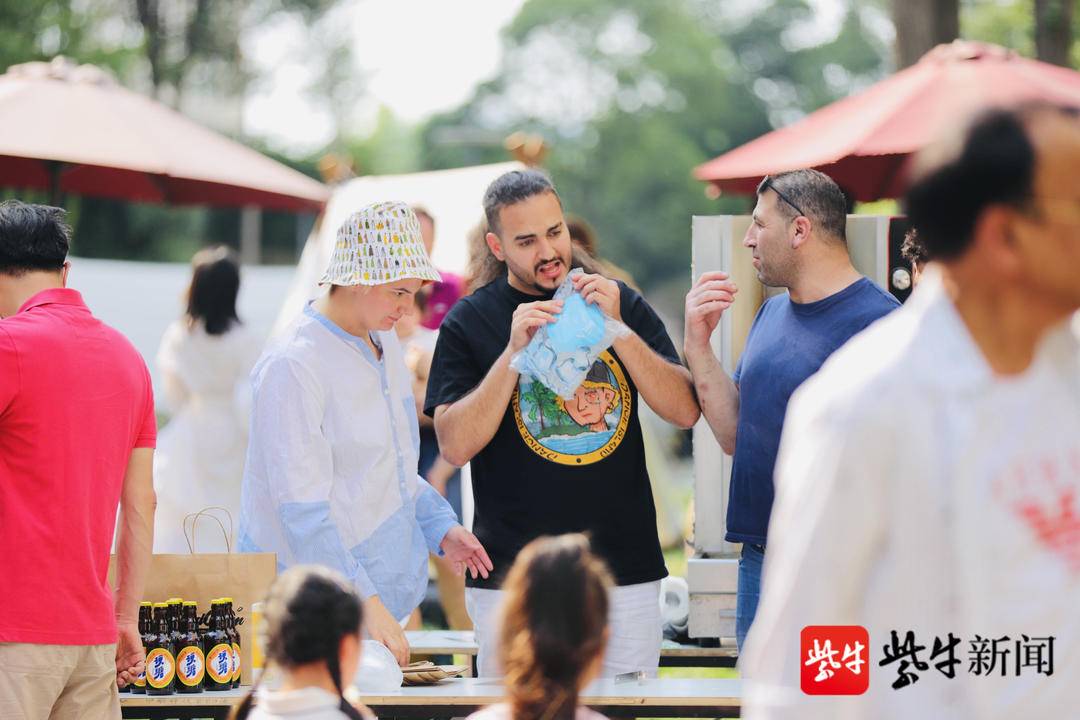 南京“异国风情”市集来了 为何越来越多年轻人爱上“赶集” ?休闲区蓝鸢梦想 - Www.slyday.coM 南京“异国风情”市集来了 为何越来越多年轻人爱上“赶集” ?休闲区蓝鸢梦想 - Www.slyday.coM