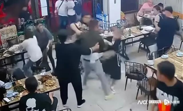 唐山烧烤店打人案由廊坊警方侦办!多位目击者发声休闲区蓝鸢梦想 - Www.slyday.coM 唐山烧烤店打人案由廊坊警方侦办!多位目击者发声休闲区蓝鸢梦想 - Www.slyday.coM