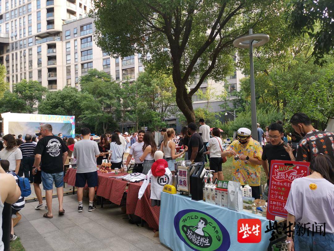 南京“异国风情”市集来了 为何越来越多年轻人爱上“赶集” ?休闲区蓝鸢梦想 - Www.slyday.coM 南京“异国风情”市集来了 为何越来越多年轻人爱上“赶集” ?休闲区蓝鸢梦想 - Www.slyday.coM