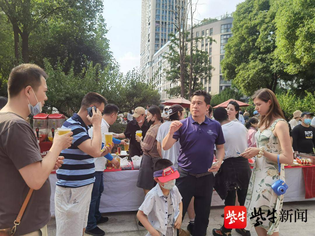 南京“异国风情”市集来了 为何越来越多年轻人爱上“赶集” ?休闲区蓝鸢梦想 - Www.slyday.coM 南京“异国风情”市集来了 为何越来越多年轻人爱上“赶集” ?休闲区蓝鸢梦想 - Www.slyday.coM