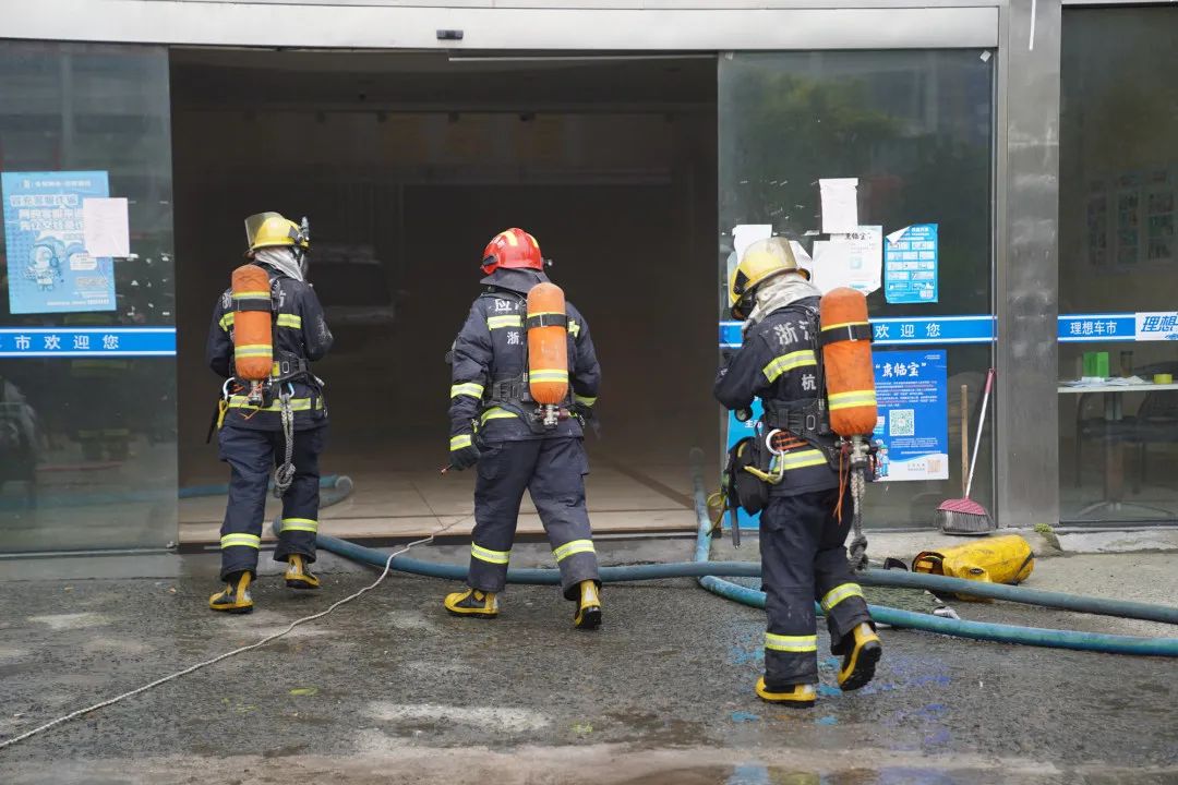 泪崩!火灾中牺牲的“00后”消防员已无亲人在世...休闲区蓝鸢梦想 - Www.slyday.coM 泪崩!火灾中牺牲的“00后”消防员已无亲人在世...休闲区蓝鸢梦想 - Www.slyday.coM