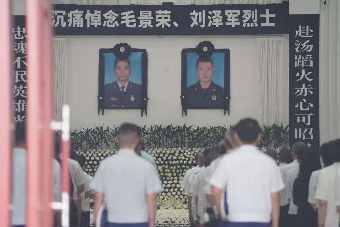 泪崩!火灾中牺牲的“00后”消防员已无亲人在世...休闲区蓝鸢梦想 - Www.slyday.coM 泪崩!火灾中牺牲的“00后”消防员已无亲人在世...休闲区蓝鸢梦想 - Www.slyday.coM