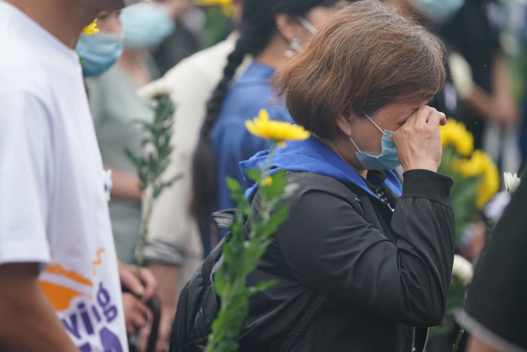 泪崩!火灾中牺牲的“00后”消防员已无亲人在世...休闲区蓝鸢梦想 - Www.slyday.coM 泪崩!火灾中牺牲的“00后”消防员已无亲人在世...休闲区蓝鸢梦想 - Www.slyday.coM