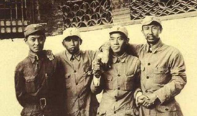 开国少将易耀彩携妻还乡,发现童养媳苦等22年,他的选择让人泪目休闲区蓝鸢梦想 - Www.slyday.coM 开国少将易耀彩携妻还乡,发现童养媳苦等22年,他的选择让人泪目休闲区蓝鸢梦想 - Www.slyday.coM