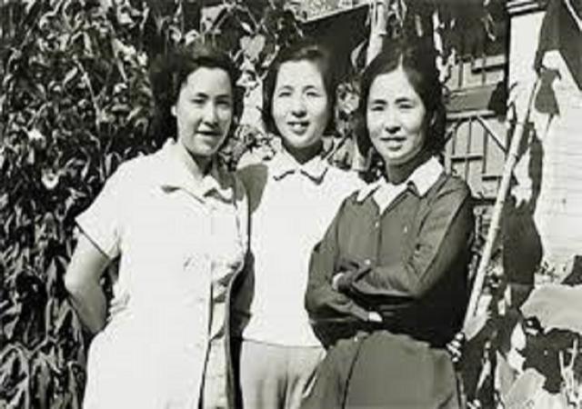 开国少将易耀彩携妻还乡,发现童养媳苦等22年,他的选择让人泪目休闲区蓝鸢梦想 - Www.slyday.coM 开国少将易耀彩携妻还乡,发现童养媳苦等22年,他的选择让人泪目休闲区蓝鸢梦想 - Www.slyday.coM