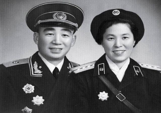 开国少将易耀彩携妻还乡,发现童养媳苦等22年,他的选择让人泪目休闲区蓝鸢梦想 - Www.slyday.coM 开国少将易耀彩携妻还乡,发现童养媳苦等22年,他的选择让人泪目休闲区蓝鸢梦想 - Www.slyday.coM