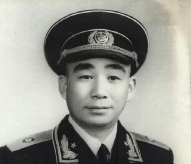 开国少将易耀彩携妻还乡,发现童养媳苦等22年,他的选择让人泪目休闲区蓝鸢梦想 - Www.slyday.coM 开国少将易耀彩携妻还乡,发现童养媳苦等22年,他的选择让人泪目休闲区蓝鸢梦想 - Www.slyday.coM