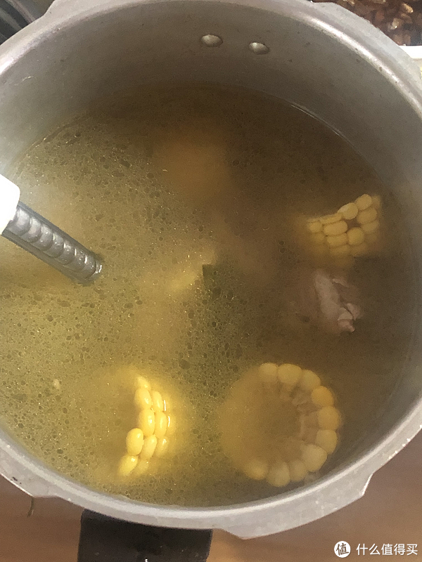 自制闽式玉米排骨汤,搭配新鲜食材烹饪的美食才是舌尖上首选(附美食烹饪流程)休闲区蓝鸢梦想 - Www.slyday.coM 自制闽式玉米排骨汤,搭配新鲜食材烹饪的美食才是舌尖上首选(附美食烹饪流程)休闲区蓝鸢梦想 - Www.slyday.coM