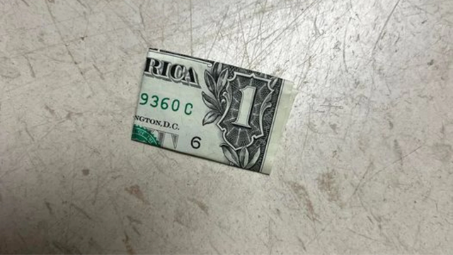 美国警方警告:千万不要捡地上的美钞休闲区蓝鸢梦想 - Www.slyday.coM 美国警方警告:千万不要捡地上的美钞休闲区蓝鸢梦想 - Www.slyday.coM