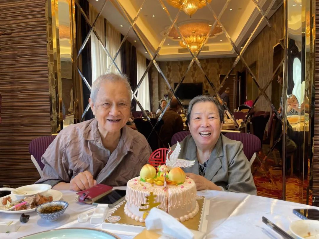 一场大病后,爷爷交给孙女4本日记……休闲区蓝鸢梦想 - Www.slyday.coM 一场大病后,爷爷交给孙女4本日记……休闲区蓝鸢梦想 - Www.slyday.coM