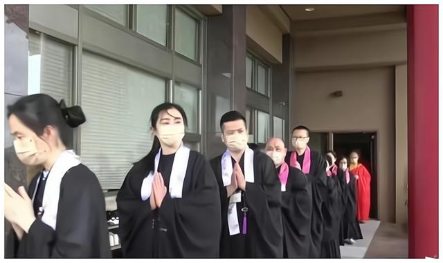 网友偶遇55岁王祖贤,苏州寺庙虔诚祈福,身边小男孩成议论焦点休闲区蓝鸢梦想 - Www.slyday.coM 网友偶遇55岁王祖贤,苏州寺庙虔诚祈福,身边小男孩成议论焦点休闲区蓝鸢梦想 - Www.slyday.coM