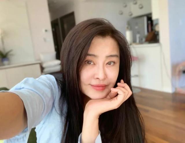 网友偶遇55岁王祖贤,苏州寺庙虔诚祈福,身边小男孩成议论焦点休闲区蓝鸢梦想 - Www.slyday.coM 网友偶遇55岁王祖贤,苏州寺庙虔诚祈福,身边小男孩成议论焦点休闲区蓝鸢梦想 - Www.slyday.coM