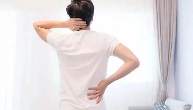 腰背酸痛?脖子僵硬?做这些小动作可以缓解!休闲区蓝鸢梦想 - Www.slyday.coM 腰背酸痛?脖子僵硬?做这些小动作可以缓解!休闲区蓝鸢梦想 - Www.slyday.coM