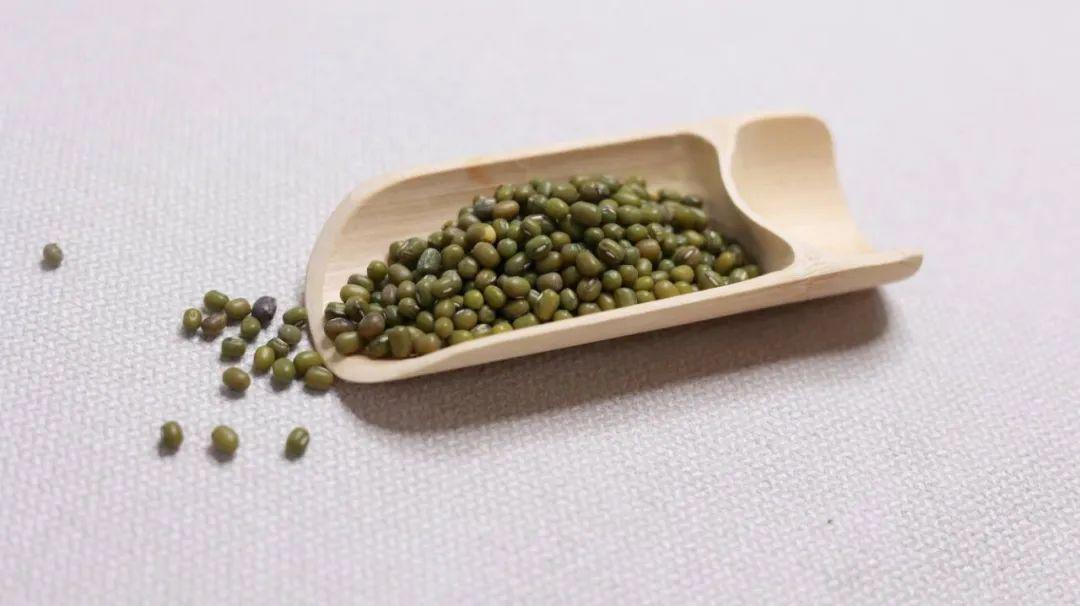 女性到了中年，常吃这4种豆类食物，或能养生、养人，使人气色好