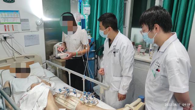 小伙遇车祸重伤奄奄一息4名武汉大学医学生见义勇为成功挽救生命休闲区蓝鸢梦想 - Www.slyday.coM 小伙遇车祸重伤奄奄一息4名武汉大学医学生见义勇为成功挽救生命休闲区蓝鸢梦想 - Www.slyday.coM