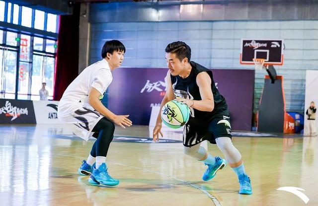 耐克、阿迪为何不香了?年轻人不再迷恋洋品牌,而选择国潮了吗?休闲区蓝鸢梦想 - Www.slyday.coM 耐克、阿迪为何不香了?年轻人不再迷恋洋品牌,而选择国潮了吗?休闲区蓝鸢梦想 - Www.slyday.coM