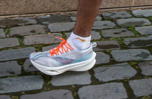 耐克、阿迪为何不香了?年轻人不再迷恋洋品牌,而选择国潮了吗?休闲区蓝鸢梦想 - Www.slyday.coM 耐克、阿迪为何不香了?年轻人不再迷恋洋品牌,而选择国潮了吗?休闲区蓝鸢梦想 - Www.slyday.coM