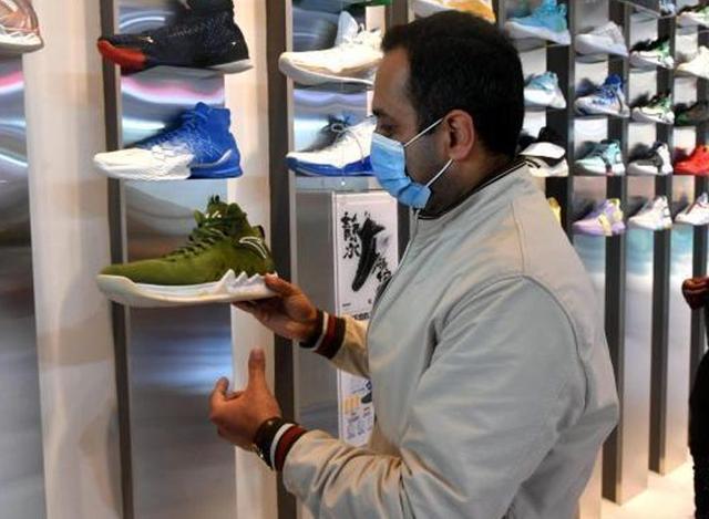 耐克、阿迪为何不香了?年轻人不再迷恋洋品牌,而选择国潮了吗?休闲区蓝鸢梦想 - Www.slyday.coM 耐克、阿迪为何不香了?年轻人不再迷恋洋品牌,而选择国潮了吗?休闲区蓝鸢梦想 - Www.slyday.coM