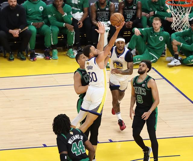 3数据第一打疯了!勇士“外援”抢戏总决赛 他比库里更配FMVP休闲区蓝鸢梦想 - Www.slyday.coM 3数据第一打疯了!勇士“外援”抢戏总决赛 他比库里更配FMVP休闲区蓝鸢梦想 - Www.slyday.coM