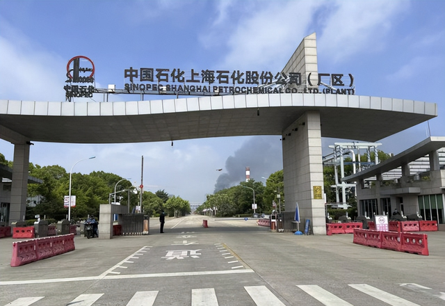 上海石化大火报道中，“保护性燃烧”到底是什么意思？