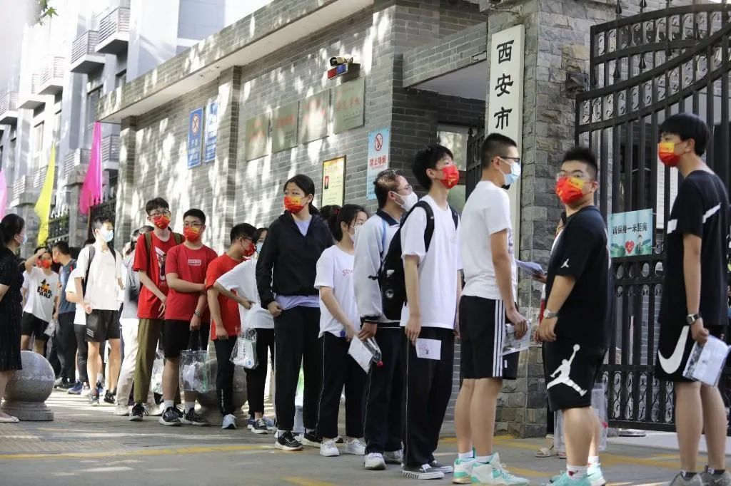 直击中考首日，少年加油！作文题来了，你会怎