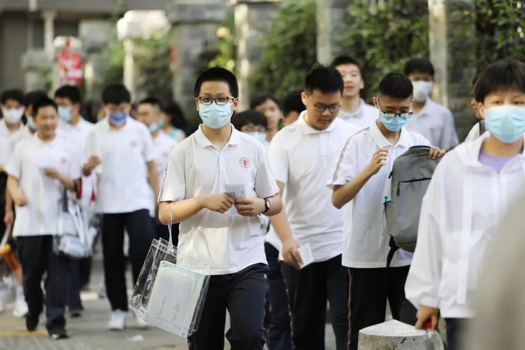 直击中考首日，少年加油！作文题来了，你会怎