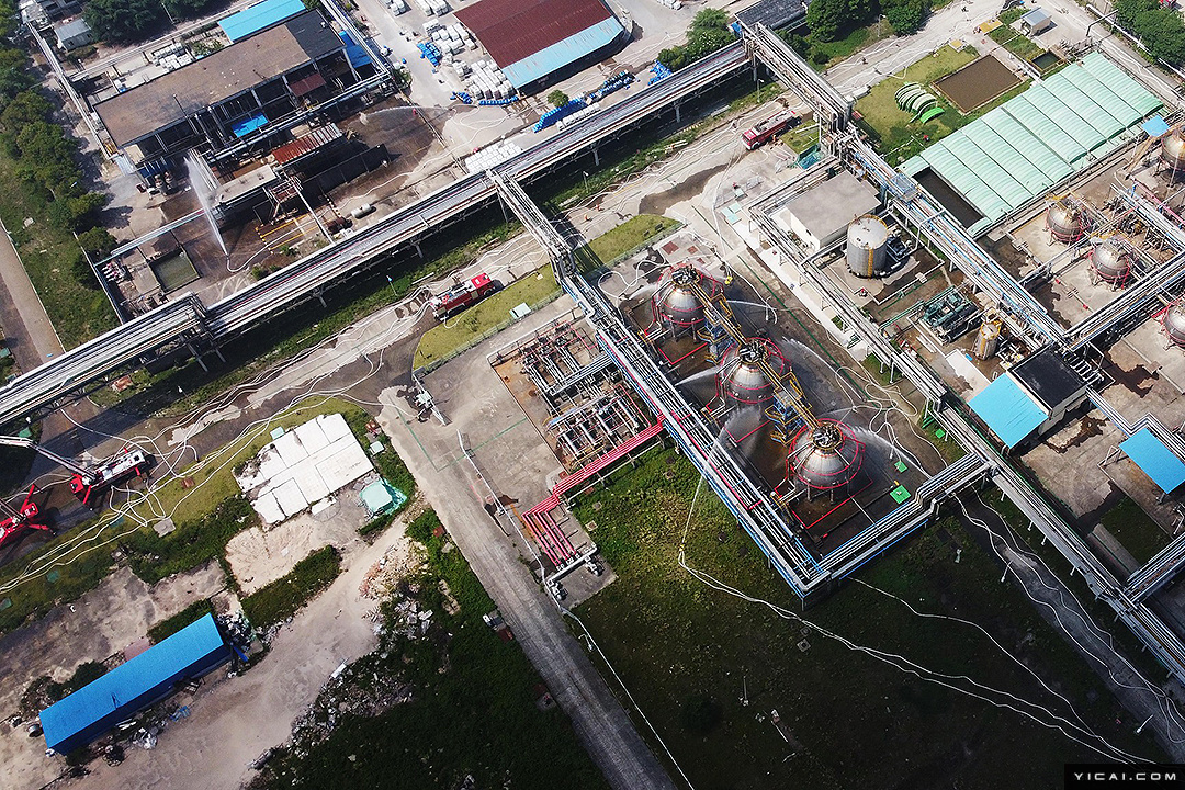 直击上海石化火灾现场:已致一人死亡 火势已得到控制休闲区蓝鸢梦想 - Www.slyday.coM 直击上海石化火灾现场:已致一人死亡 火势已得到控制休闲区蓝鸢梦想 - Www.slyday.coM