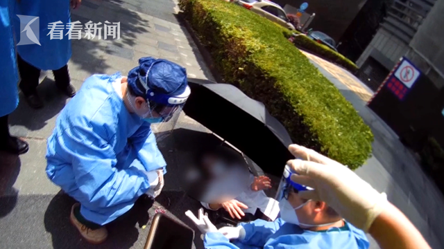 视频|阿婆街边摔倒头部受伤 这群人纷纷伸出援手休闲区蓝鸢梦想 - Www.slyday.coM 视频|阿婆街边摔倒头部受伤 这群人纷纷伸出援手休闲区蓝鸢梦想 - Www.slyday.coM