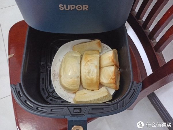 买了空气炸锅就要经常用,周末在家用刚买的空气炸锅烤馒头。休闲区蓝鸢梦想 - Www.slyday.coM 买了空气炸锅就要经常用,周末在家用刚买的空气炸锅烤馒头。休闲区蓝鸢梦想 - Www.slyday.coM