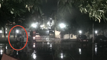 一手抱着一手搂着,照片背后的故事让人心疼!休闲区蓝鸢梦想 - Www.slyday.coM 一手抱着一手搂着,照片背后的故事让人心疼!休闲区蓝鸢梦想 - Www.slyday.coM