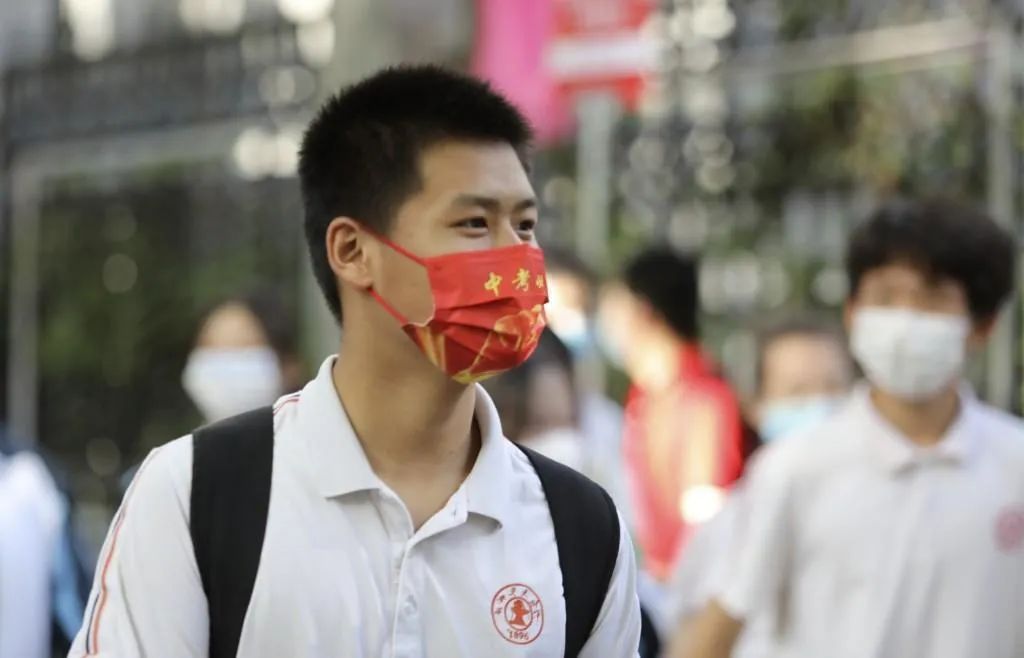 直击中考首日，少年加油！作文题来了，你会怎