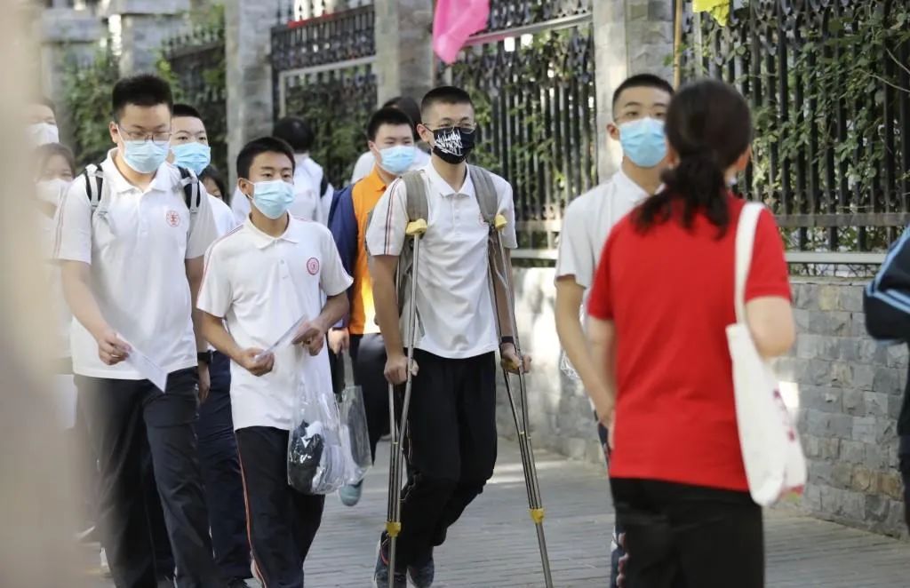 直击中考首日，少年加油！作文题来了，你会怎