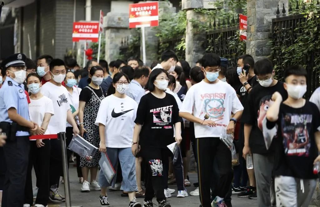 直击中考首日,少年加油!作文题来了,你会怎